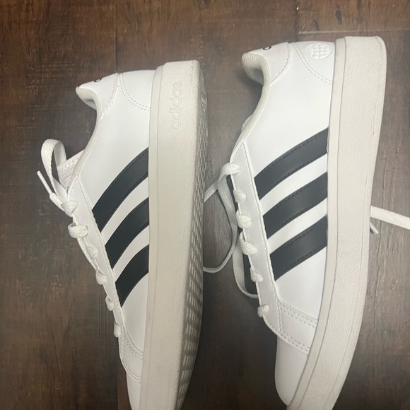 Adidas - Picture 2 of 3